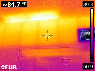Thermal image of the top of a wall